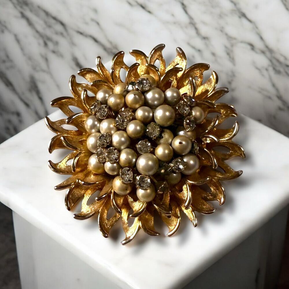 Vintage Floral Cluster Brooch Womens Faux Pearl Rhinestone Gold Tone MCM